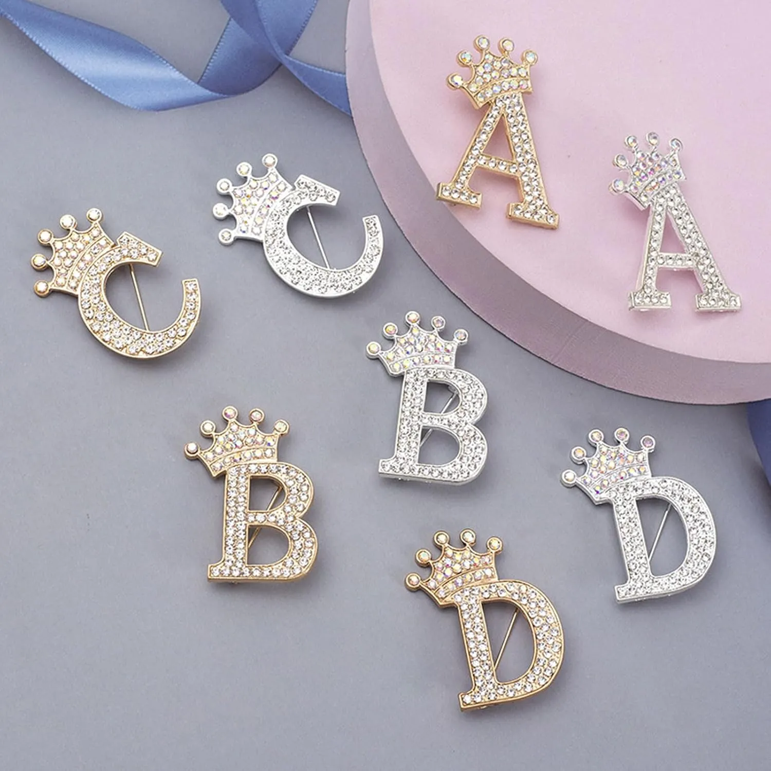 Brooches and Pins for Women A-Z Letter Brooch Pins Rhinestone Brooches for Backpacks Crafts Fashion Crystal Initial Pins Custom Jewelry Gifts for Men Women