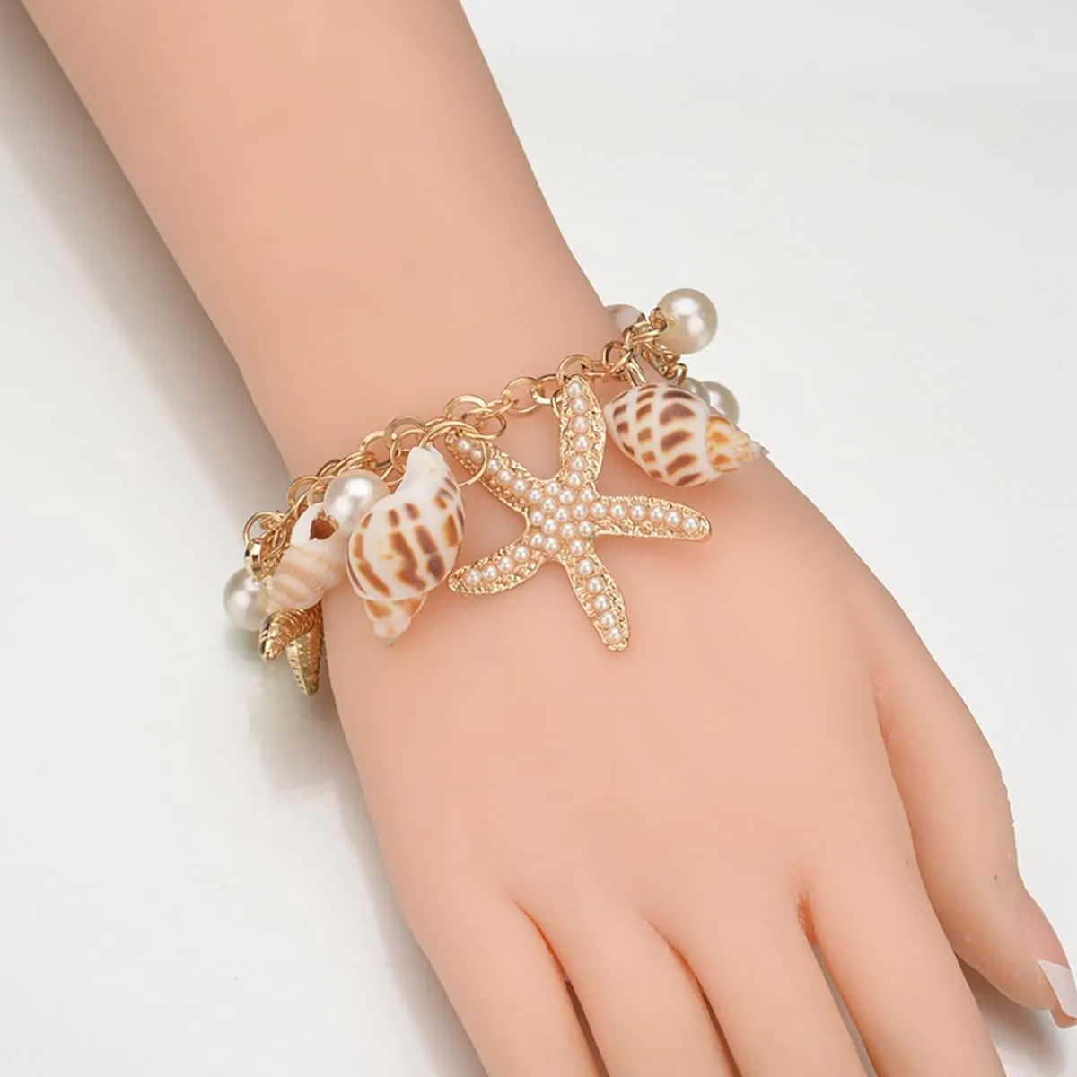 FUTIMELY Starfish Shell Bracelet Gold Chunky Starfish Bracelet Bohemian Pearl Charm Bracelet Mermaid Costume Jewelry for Women